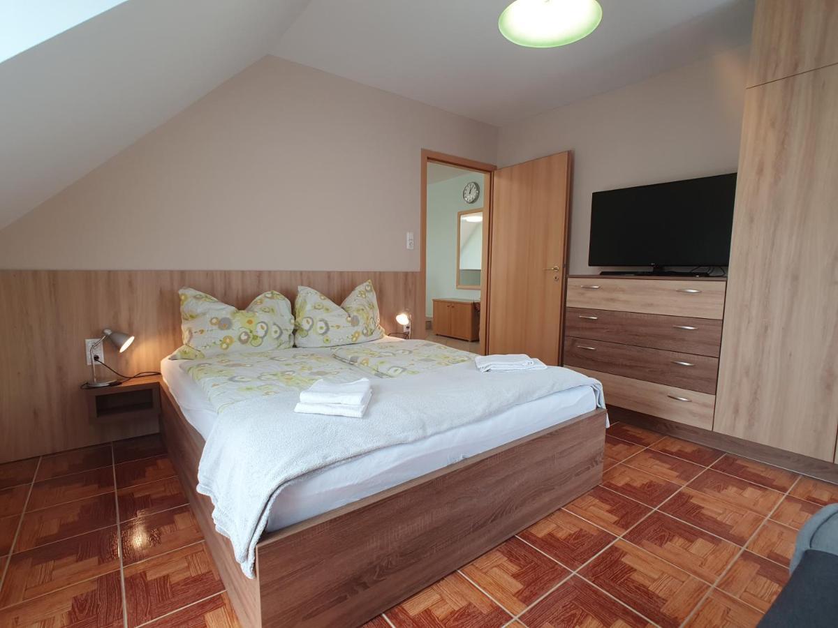 Krisztian Apartmanhaz Vonyarcvashegy Zewnętrze zdjęcie