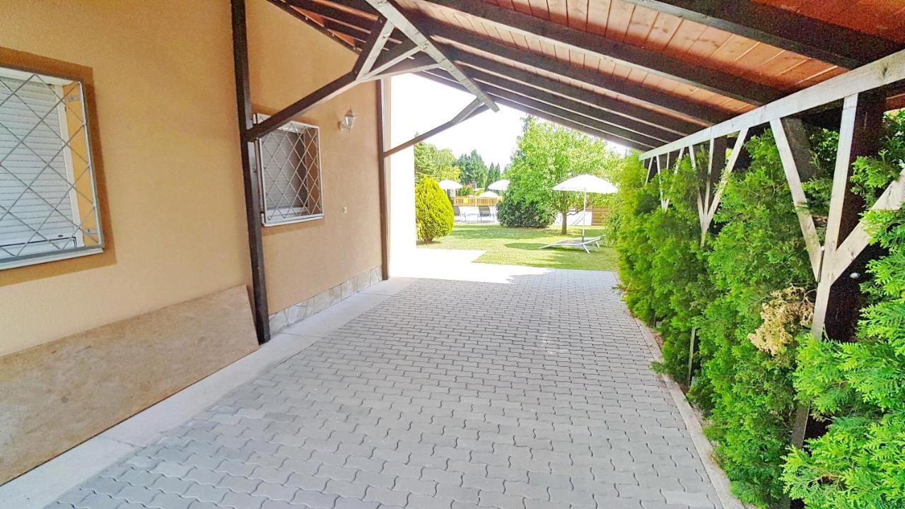 Krisztian Apartmanhaz Vonyarcvashegy Zewnętrze zdjęcie