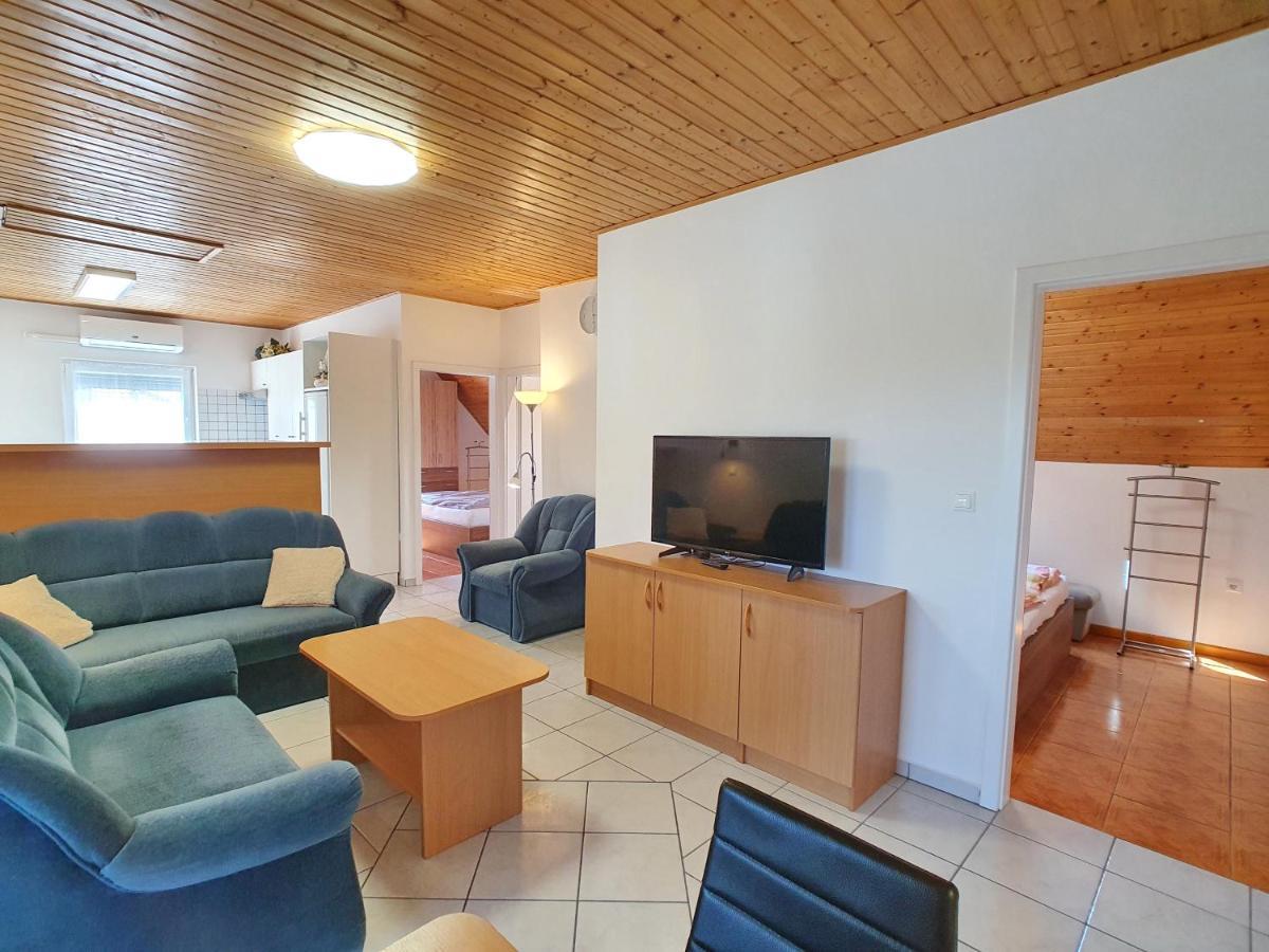 Krisztian Apartmanhaz Vonyarcvashegy Zewnętrze zdjęcie