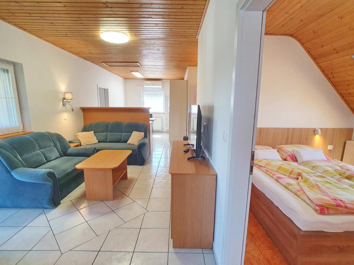Krisztian Apartmanhaz Vonyarcvashegy Zewnętrze zdjęcie