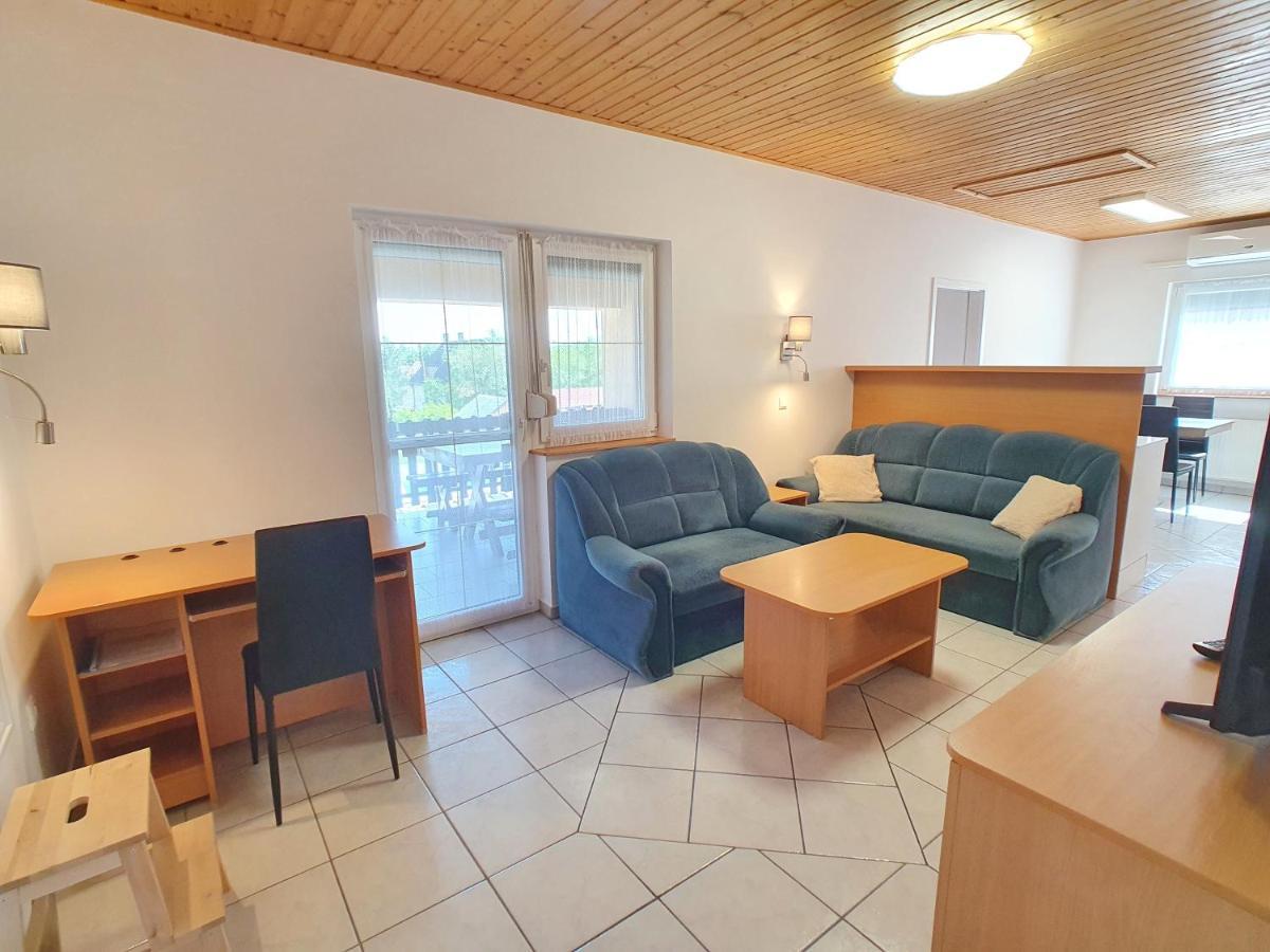 Krisztian Apartmanhaz Vonyarcvashegy Zewnętrze zdjęcie