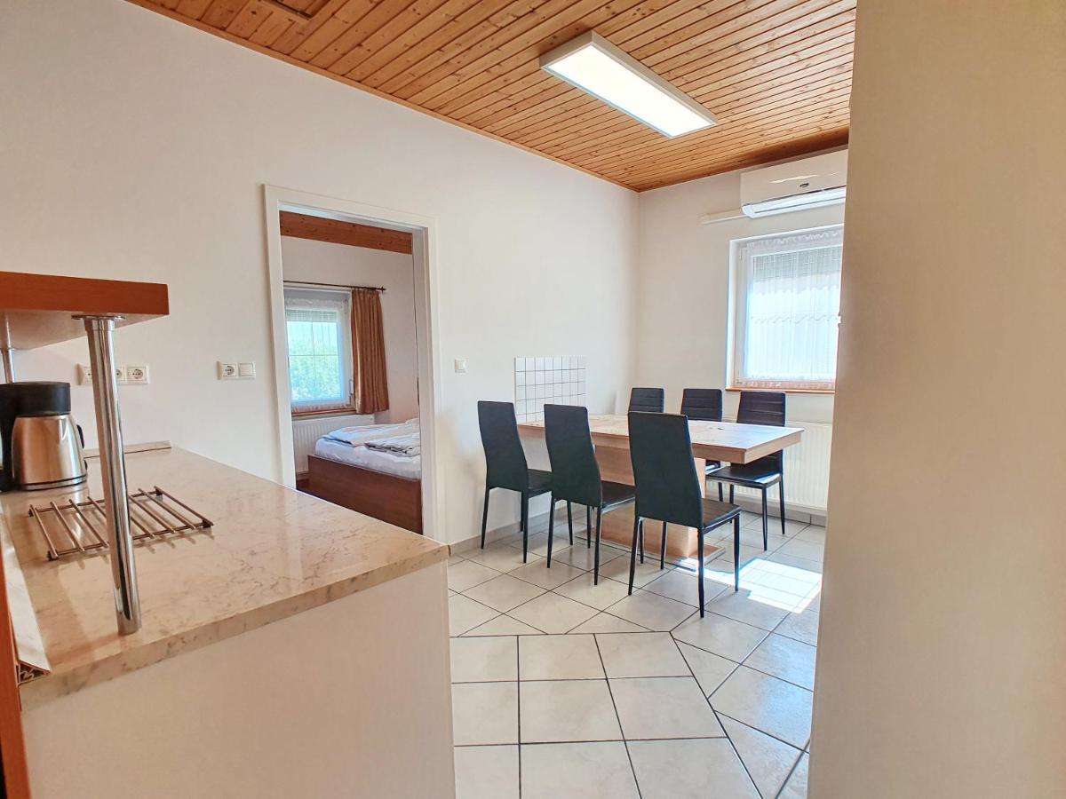 Krisztian Apartmanhaz Vonyarcvashegy Zewnętrze zdjęcie