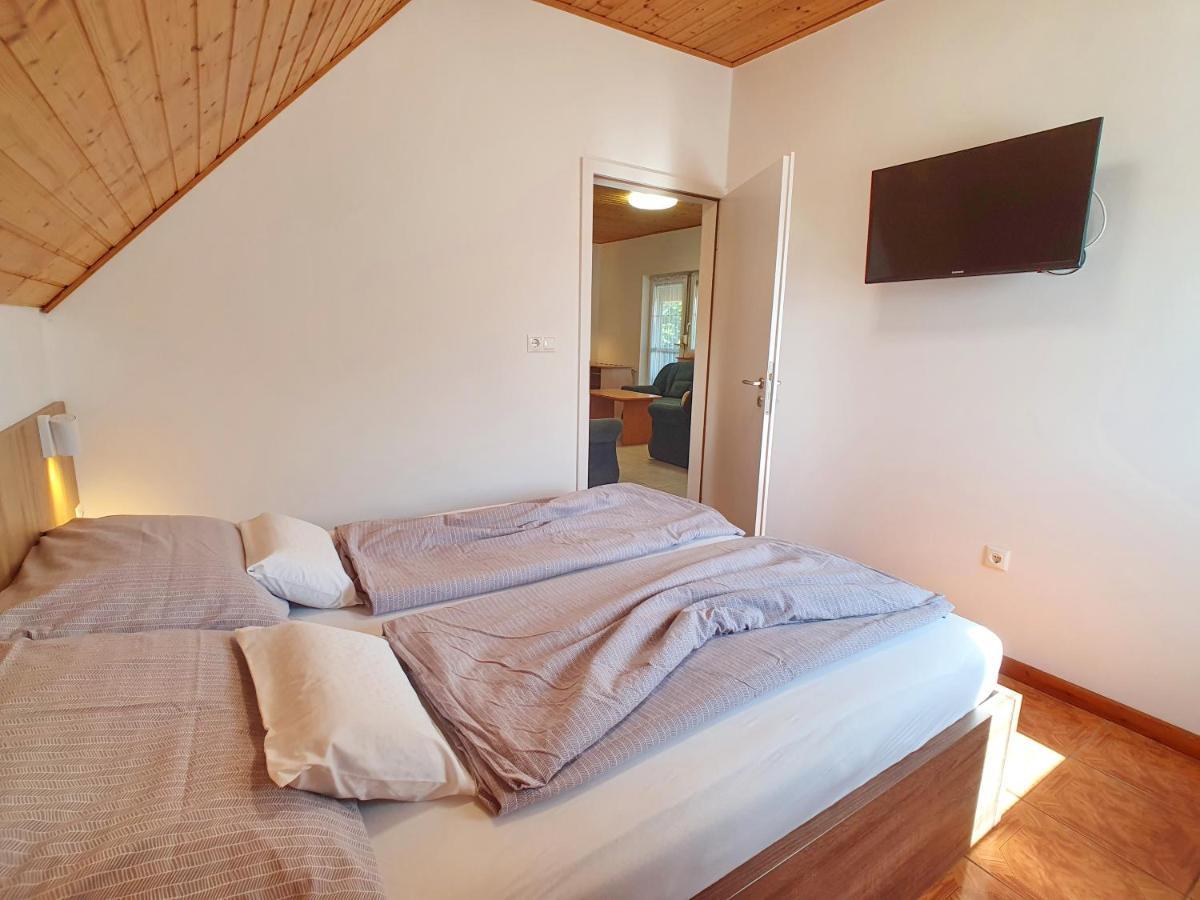 Krisztian Apartmanhaz Vonyarcvashegy Zewnętrze zdjęcie