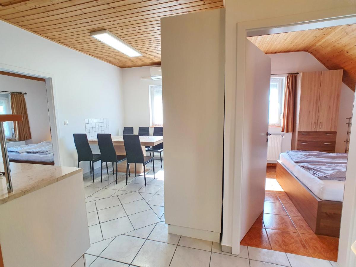 Krisztian Apartmanhaz Vonyarcvashegy Zewnętrze zdjęcie