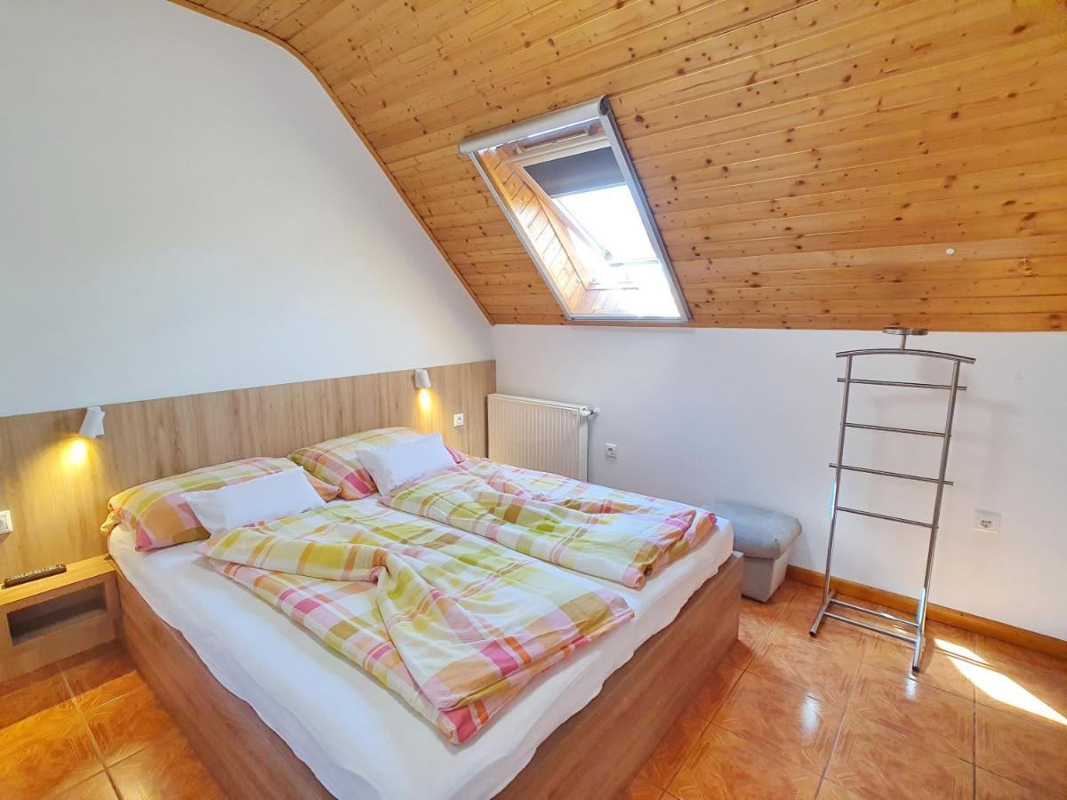 Krisztian Apartmanhaz Vonyarcvashegy Zewnętrze zdjęcie